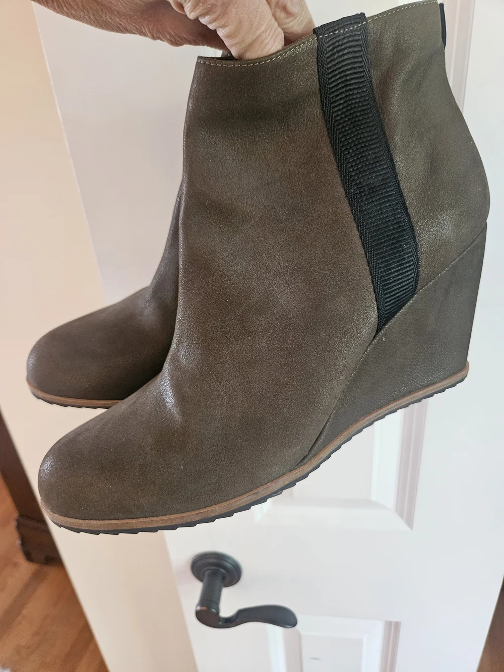 (NEW) Women’s Green/Brown Wedge Ankle Boot